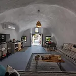 1812 Caves 'n Mansion * Karterados (Santorini)