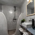 1812 Caves 'n Mansion * Karterados (Santorini)