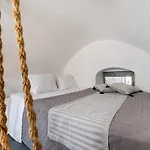 1812 Caves 'n Mansion * Karterados (Santorini)
