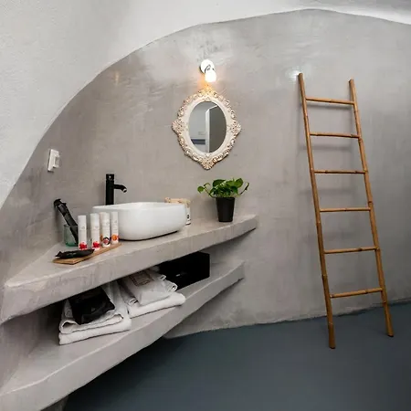 1812 Caves 'n Mansion *