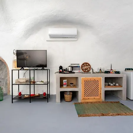 1812 Caves 'n Mansion * Karterados (Santorini)