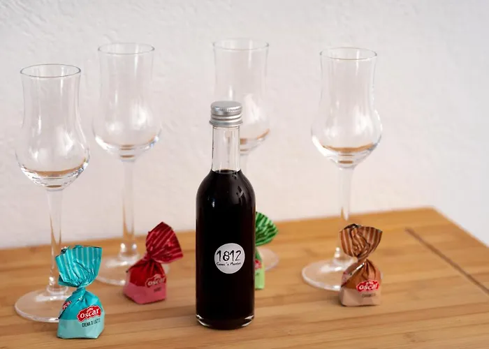 1812 Caves 'n Mansion * Karterados (Santorini)