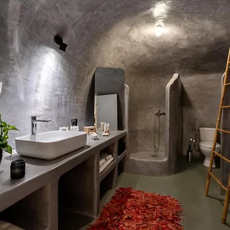 1812 Caves 'n Mansion