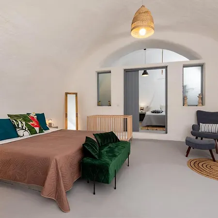 1812 Caves 'n Mansion Villa Karterados (Santorini)