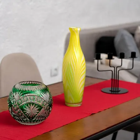 1812 Caves 'n Mansion Καρτεράδος