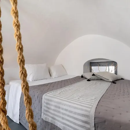 1812 Caves 'n Mansion * Karterados (Santorini)