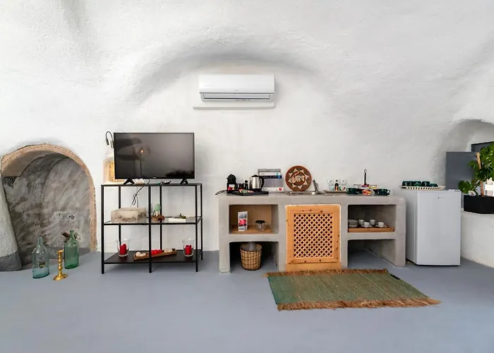 1812 Caves 'n Mansion * Karterados (Santorini)