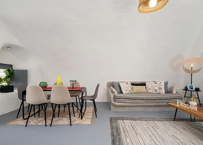 1812 Caves 'n Mansion *