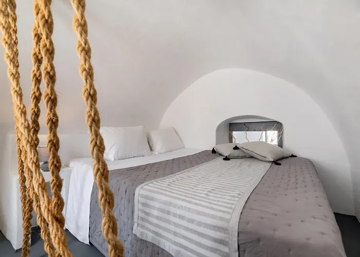 1812 Caves 'n Mansion * Karterados (Santorini)